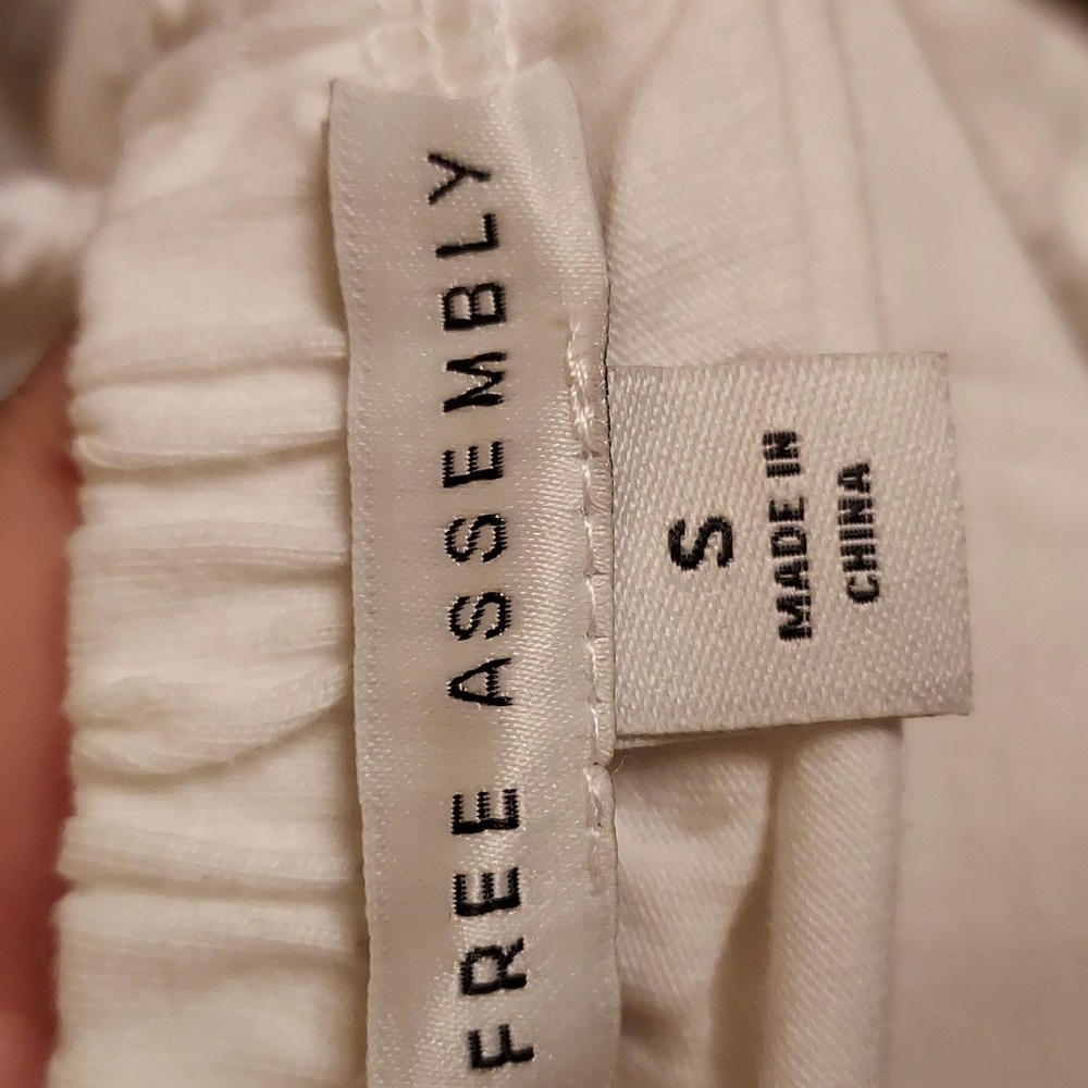 Free Assembly White Top - Picture 4 of 5